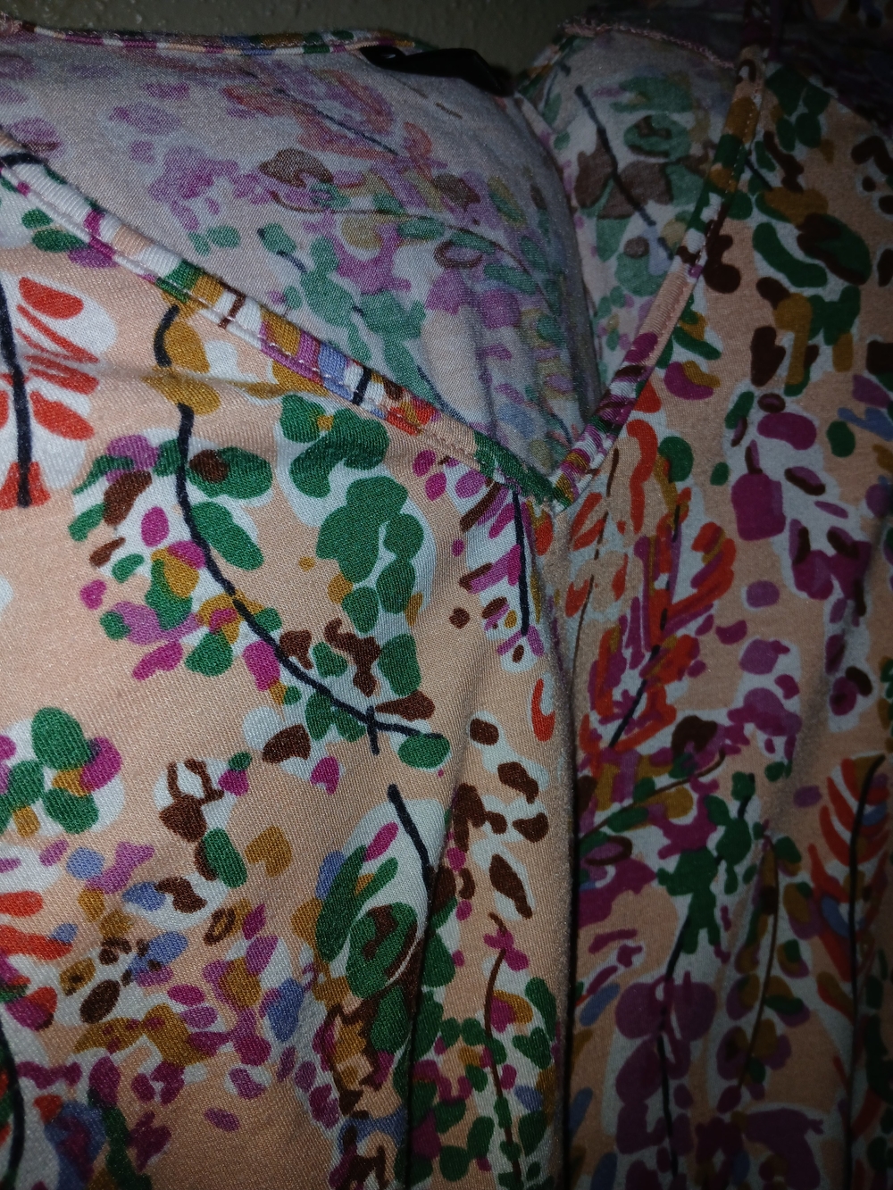 Floral V‑Neck Blouse in Peach Multicolor